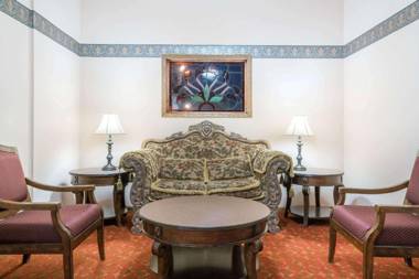 Days Inn by Wyndham Hutchinson