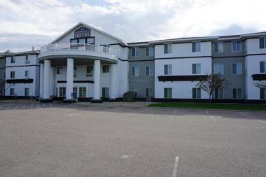 River Hills Hotel- Mankato