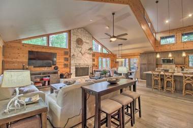 Chic Pinetop Retreat with Separate Apartment!