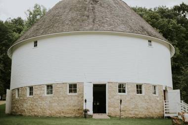 Round Barn Farm B & B Event Center