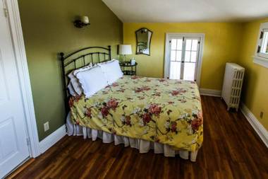 Carriage House Bed & Breakfast