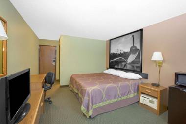 Super 8 by Wyndham Worthington Minnesota