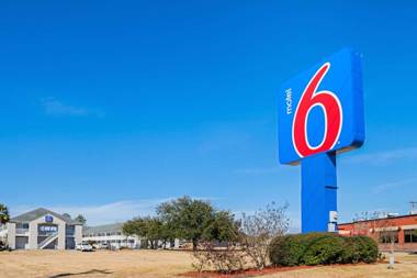 Motel 6-Bay Saint Louis MS