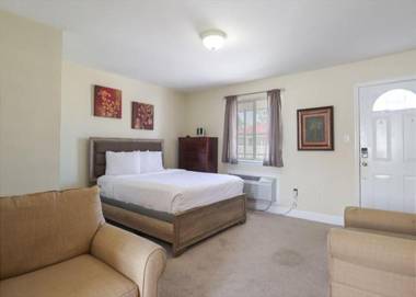 Oak Shores Studio 36