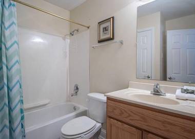 Oak Shores Studio 13