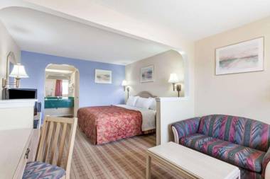 Days Inn by Wyndham Clinton