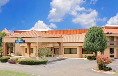 Days Inn by Wyndham Columbus