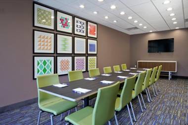 Holiday Inn Express & Suites - Columbus North an IHG Hotel