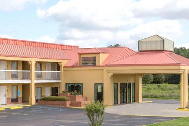 Super 8 by Wyndham Madison/Ridgeland Area