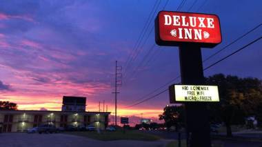 Deluxe Inn