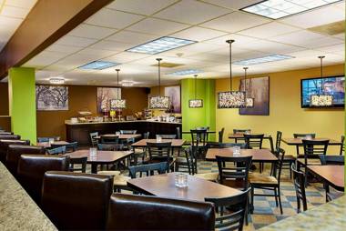 Whispering Woods Hotel & Conference Center