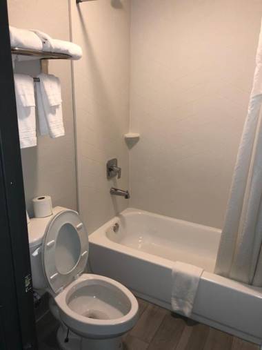 Days Inn & Suites by Wyndham Vicksburg