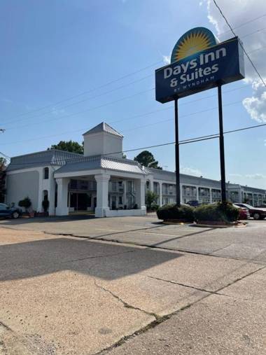 Days Inn & Suites by Wyndham Vicksburg
