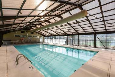 Sweet Clover - Indoor pool - HOT TUB AREA - Resort Style - Center of Branson!!