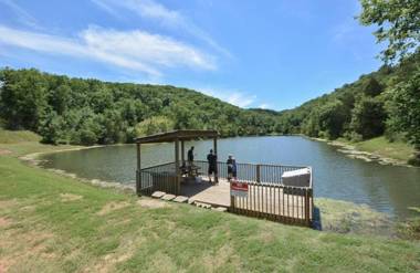 Westcreek RanchNotch NO STAIRS fireplace 2 pools private lake1 mile to SDC!
