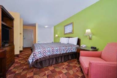 Super 8 by Wyndham Lake of the Ozarks