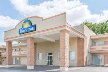 Days Inn by Wyndham St. Louis North