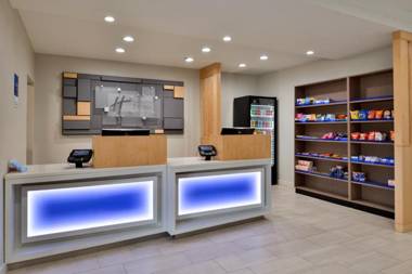 Holiday Inn Express Hotel & Suites North Kansas City an IHG Hotel