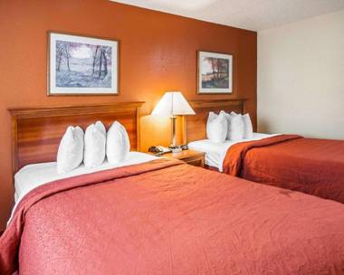 Quality Inn & Suites Kansas City I-435N Near Sports Complex