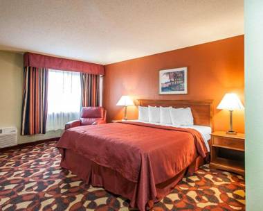 Quality Inn & Suites Kansas City I-435N Near Sports Complex
