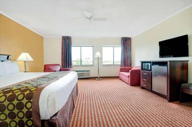 Days Inn & Suites by Wyndham Kansas City - Arrowhead Chiefs Stadium