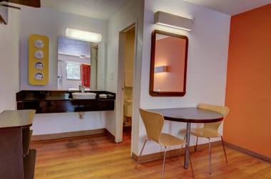 Motel 6-Kansas City MO