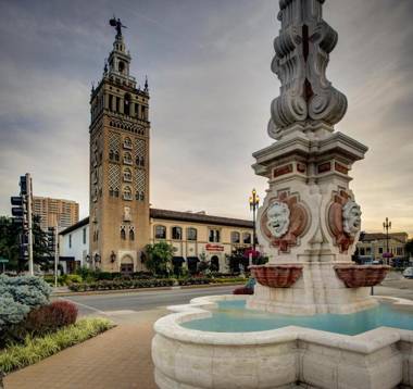 Courtyard Kansas City Country Club Plaza