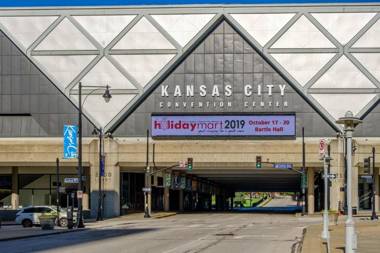 FRONTDESK Sky on Main Apts Downtown Kansas City