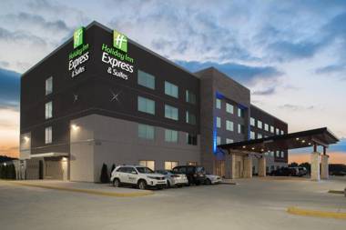 Holiday Inn Express & Suites Kingdom City an IHG Hotel