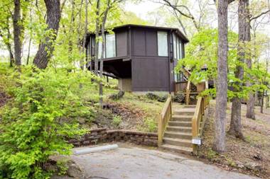 Unit 4 - Treetop 2 Bedroom Villa