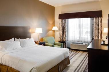 Holiday Inn Express & Suites Nevada an IHG Hotel