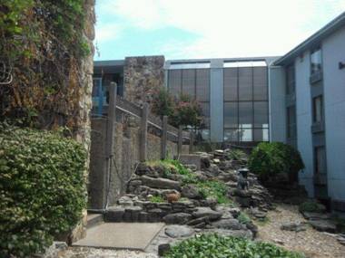 Quail's Nest Inn & Suites