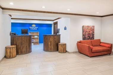 Days Inn by Wyndham Osage Beach Lake of the Ozarks