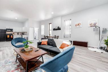 2BR Park Ave Townhome with parking CozySuites