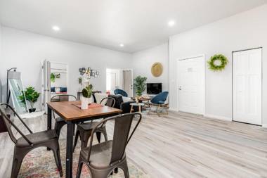 2BR Park Ave Townhome with parking CozySuites