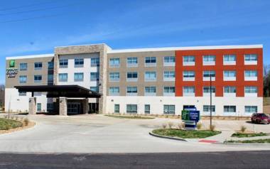 Holiday Inn Express & Suites - Warrensburg North an IHG Hotel