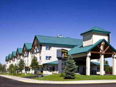 Gray Wolf Inn & Suites