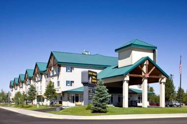 Gray Wolf Inn & Suites