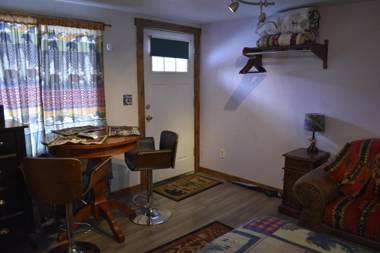 Yellowstone Motel - Adults Only - All rooms have kitchens