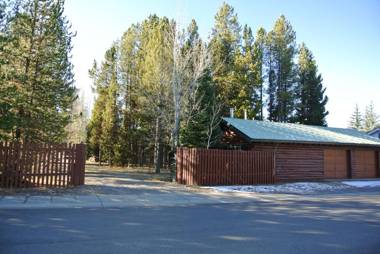 Wagon Wheel Hotel & Cabins