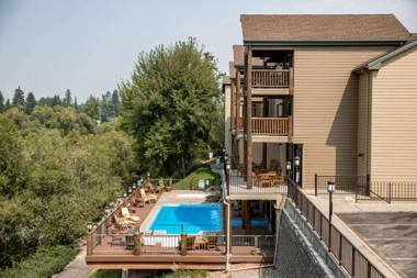 The Pine Lodge on Whitefish River Ascend Hotel Collection