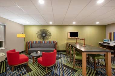 Holiday Inn Express Hotel & Suites Columbus an IHG Hotel