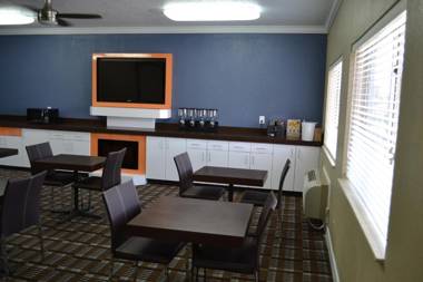 Countryside Inn & Suites