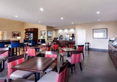 Comfort Suites University