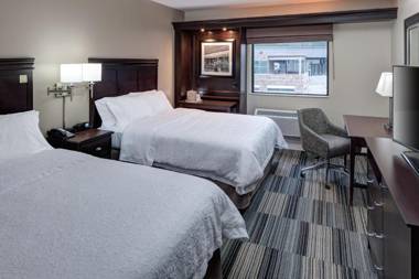 Hampton Inn & Suites Omaha-Downtown