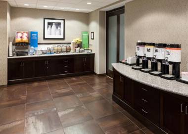 Hampton Inn & Suites Omaha-Downtown