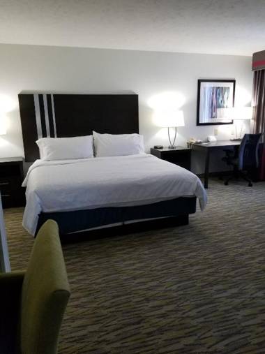 Holiday Inn Express Hotel & Suites Omaha West an IHG Hotel