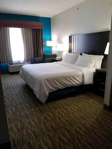 Holiday Inn Express Hotel & Suites Omaha West an IHG Hotel