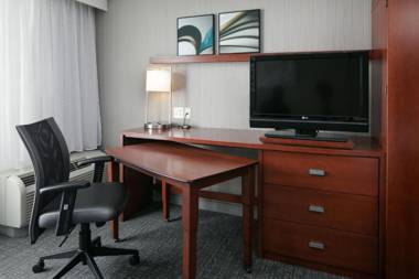 Courtyard by Marriott Omaha Aksarben Village