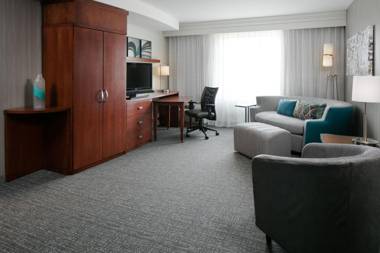 Courtyard by Marriott Omaha Aksarben Village